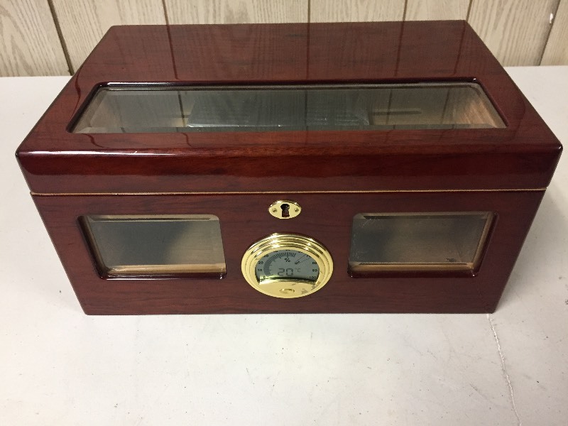 lot 55 image: Don Salvatore Humidor - Cherry with Locking Glass Top