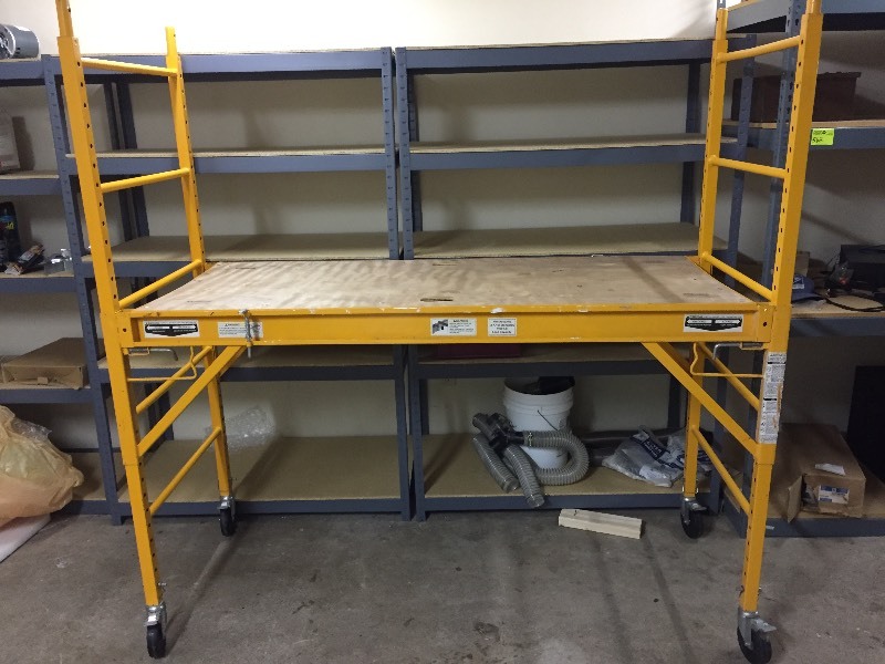 lot 61 image: Heavy Duty Scoffolding 1000 LB Capacity