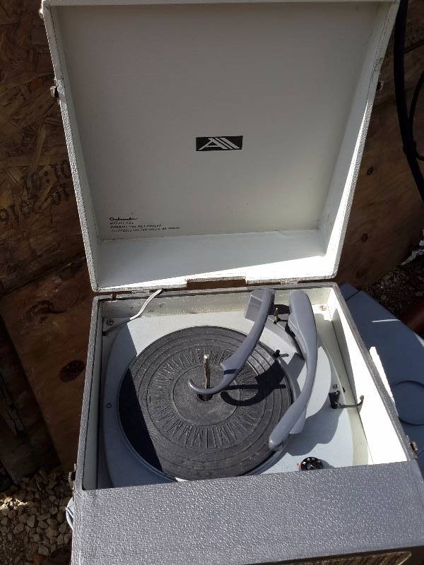 lot 18 image: Ambassador Model 624 Record player