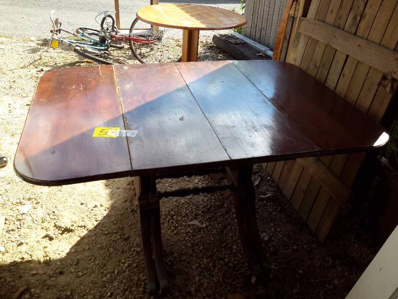 lot 53 image: Warfield Duncan Phyfe Dining Room Table.. No leaves