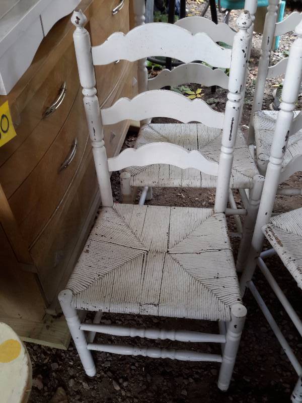 lot 33 image: Set of 4 twine woven seat chairs.. Good shape