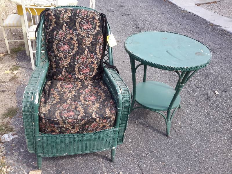 lot 9 image: Nice wicker chair and side table..