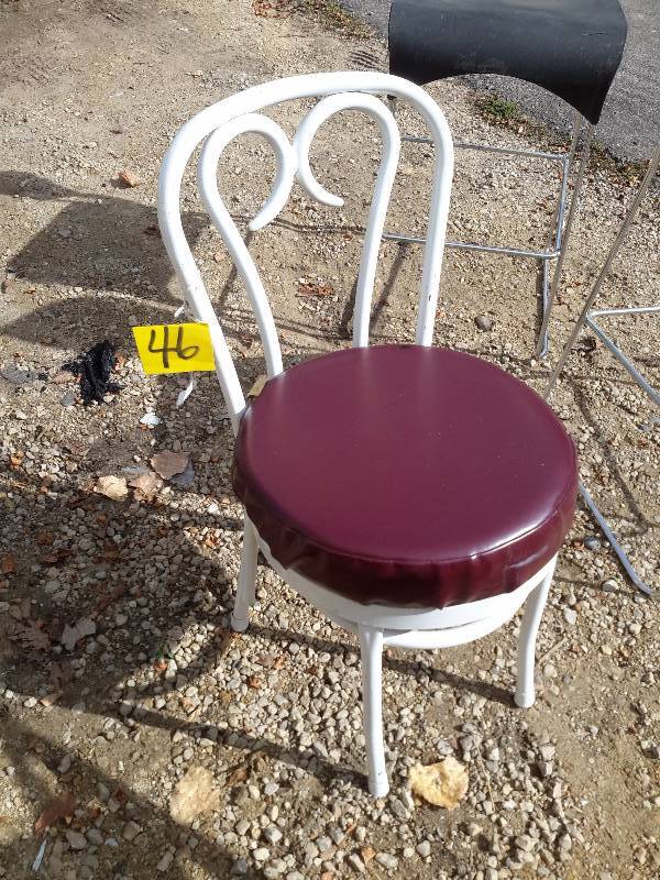 lot 46 image: Hoop Back metal and upholsterd Chair.  Mid Century Brunswick Molded seat Chair
