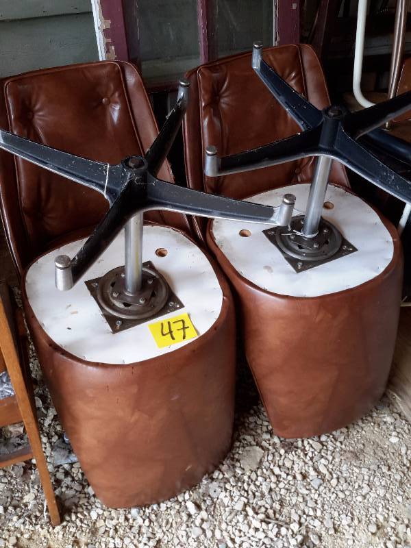 lot 47 image: Set of 4 Chromecraft Chairs