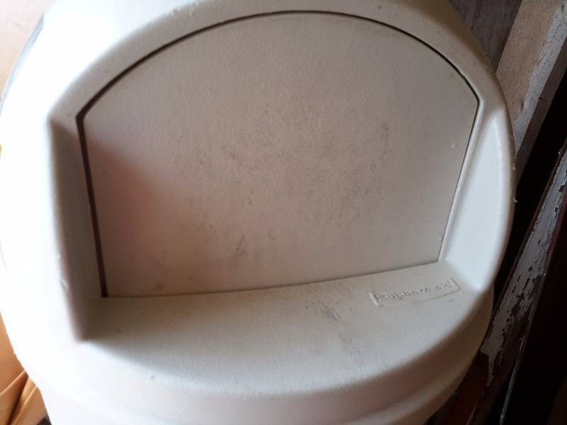 lot 49 image: Institutional Garbage Can