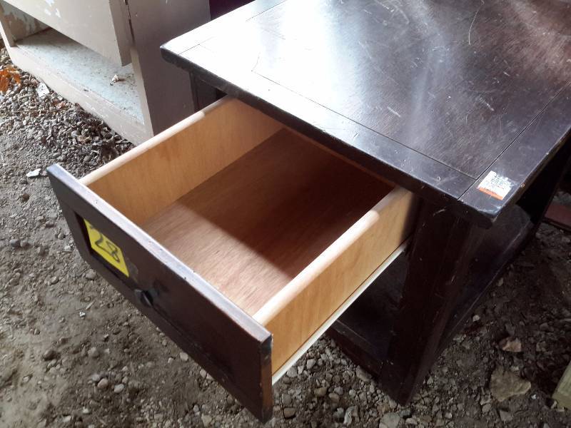 lot 28 image: Solid wood end table with drawer