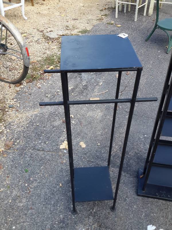 lot 50 image: 2 metal Shelves..