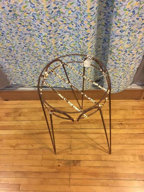 lot 39 image: 2 metalwire accent tables..