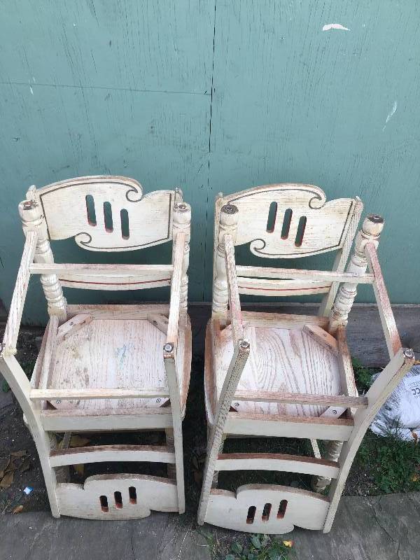 lot 45 image: Set of 4 Solid wood dining chairs.