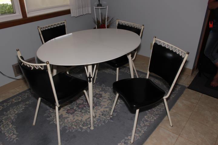 lot 42 image: 4 nice Black Vinyl Brody Chairs. Chrome and upholstered  Pair with table in 42A