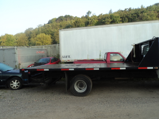 lot 4 image: Truck Flatbed