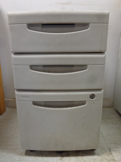 Rubbermaid Cabinet