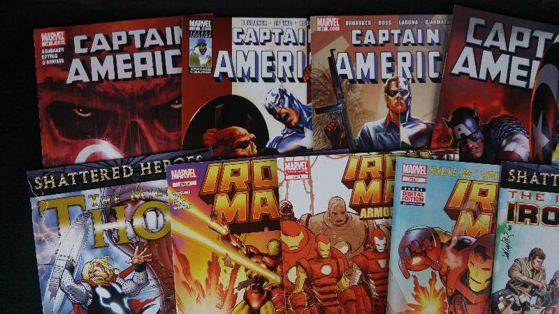 (16) Iron Man, Hulk, Thor, Hawkeye, and Captain America Marvel Comics
