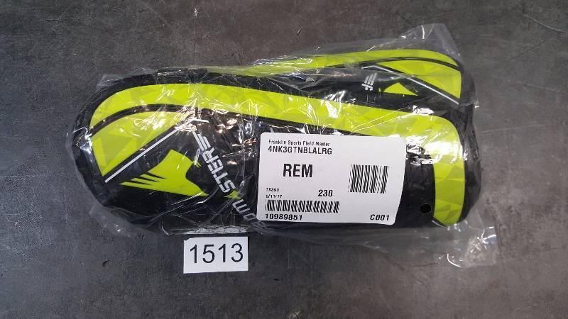 lot 1513 image: Franklin Sports Field Master Shin Guard - Large