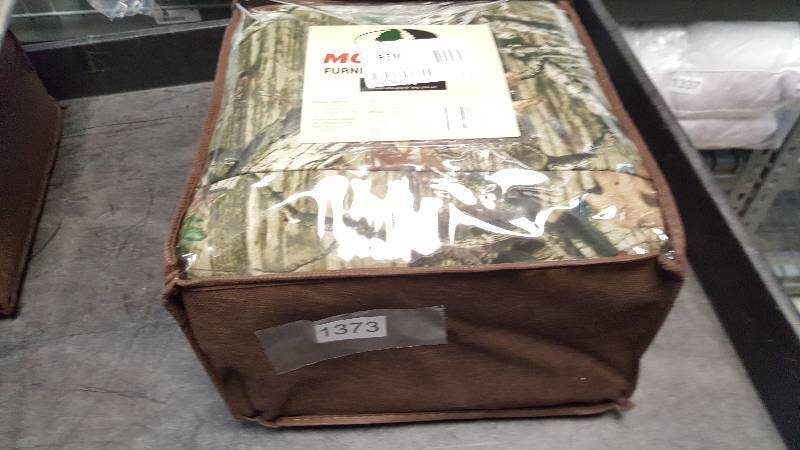 lot 1373 image: Lot of 2 - Innovative Textile Solutions Mossy Oak Break-Up Infinity Protectors - Sofa & Recliner