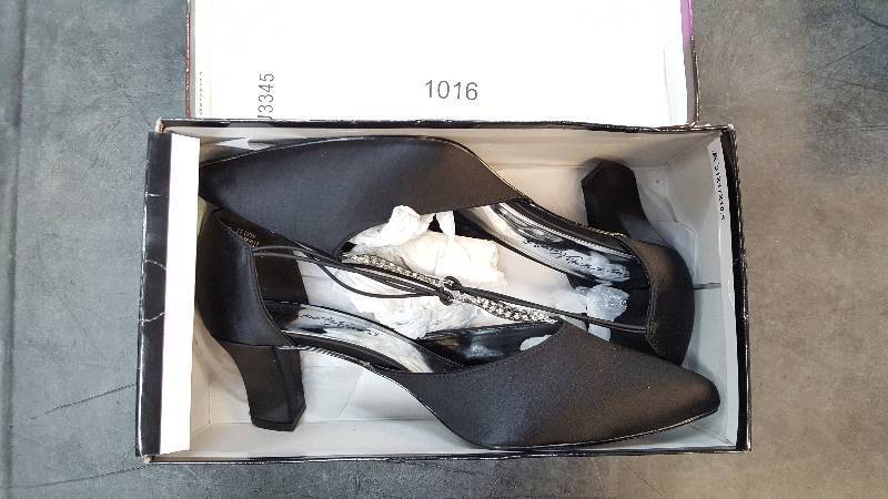 lot 1016 image: Easy Street Womens Moonlight Pump  Shoes - Extra Wide Black size 11