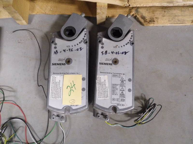 lot 24 image: Lot of 2 Siemens LARGE Damper Actuators