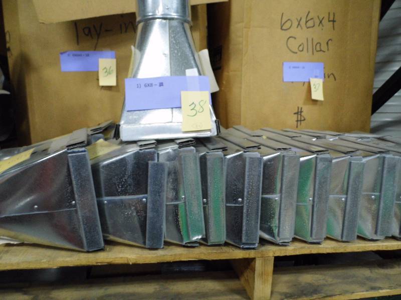 lot 38 image: Lot of 30 Collar Lay-Ins