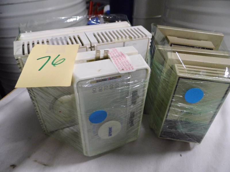 lot 76 image: Thermostats