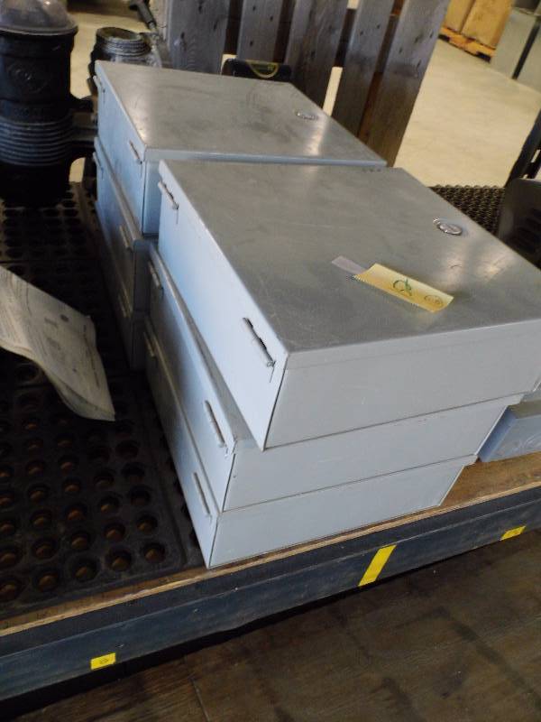 lot 152 image: Lot of 6 Electrical Boxes