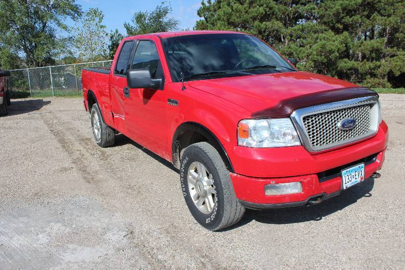 lot 7 image: 2004 Ford F-150 4-Door Super Cab Styleside XLT Lariat Truck