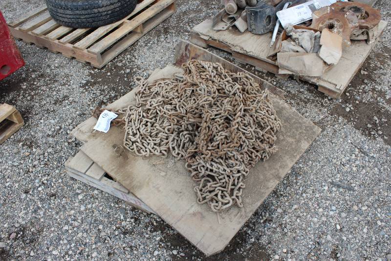 lot 40 image: Pallet Lot of Chains - Motor Grader Tire Chains