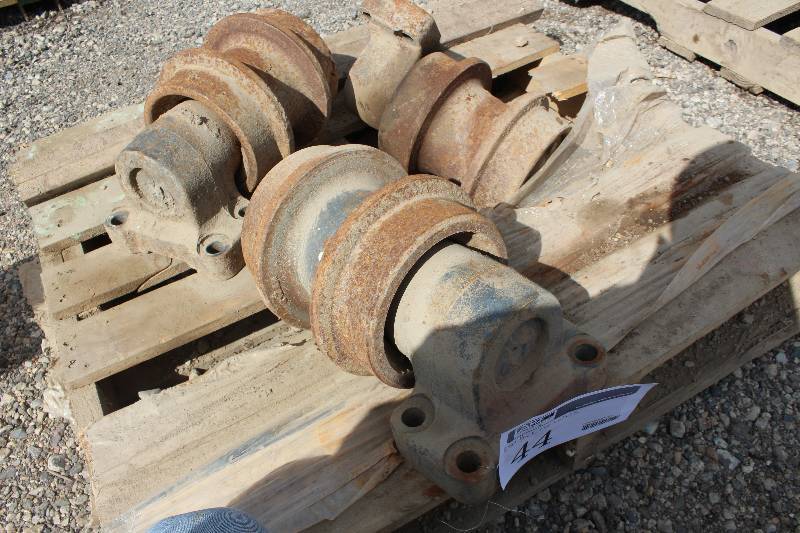 lot 44 image: PC650 Komatsu Backhoe Rollers