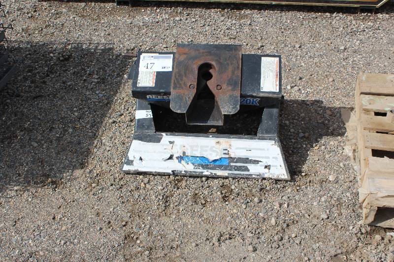lot 47 image: Reese 20K lb. Fifth Wheel Trailer Hitch Assembly