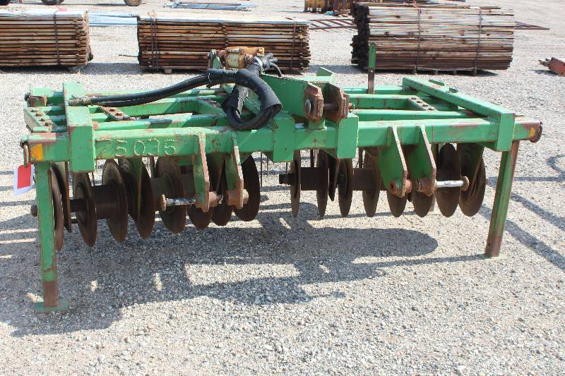 lot 86 image: John Deere Adjustable Disc Roller