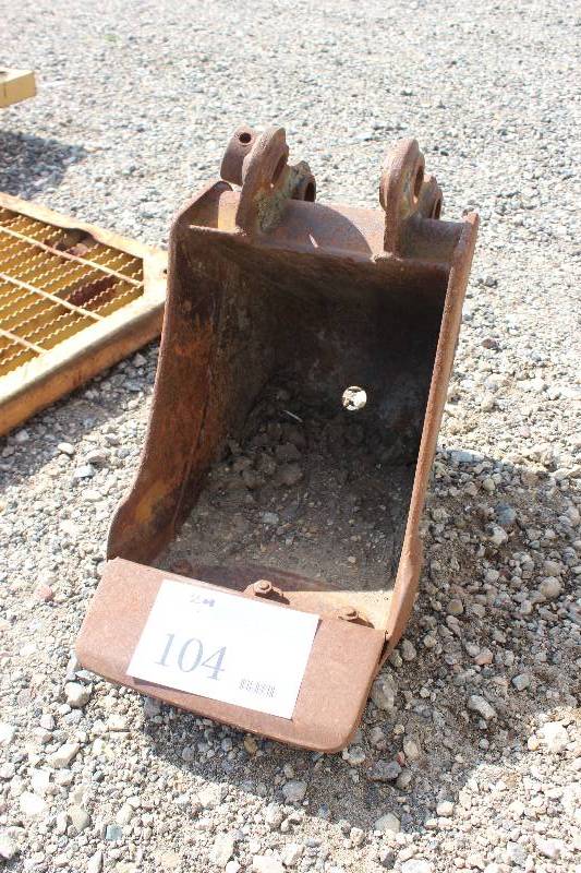 lot 104 image: Cat 301 Bucket