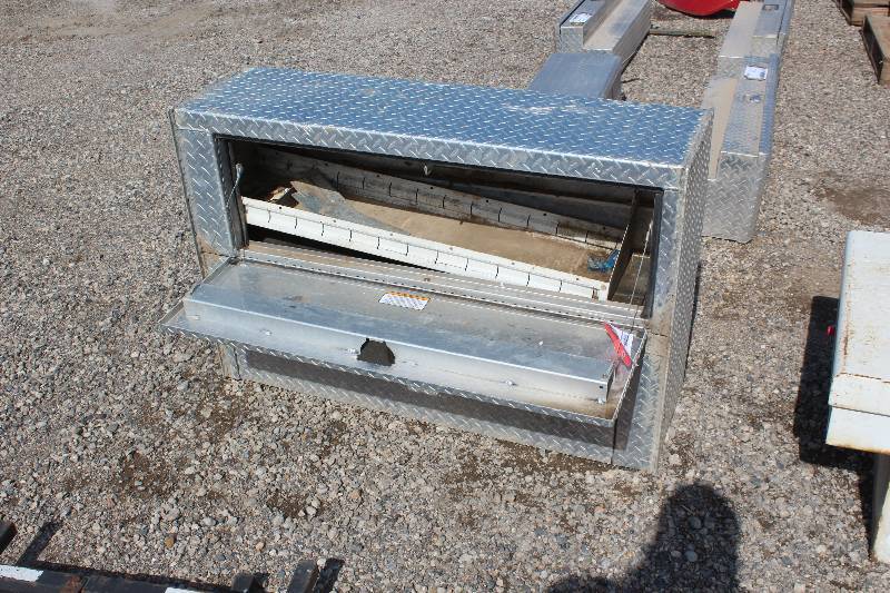 lot 81 image: Stainless Steel Diamond Plate Truck Bed Tool Box