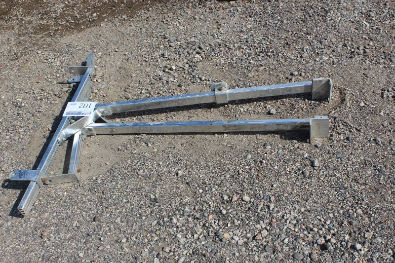 lot 102 image: Hauler Racks Ladder Rack