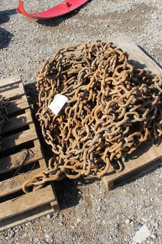 lot 74 image: 30.5x32 Set of Tire Chains
