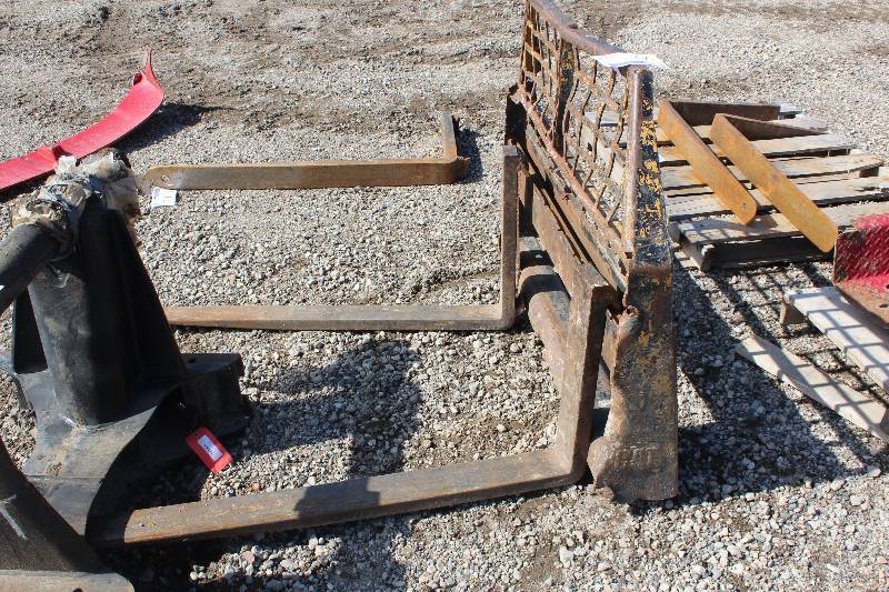 lot 72 image: Catepillar 44in. Fork Assembly