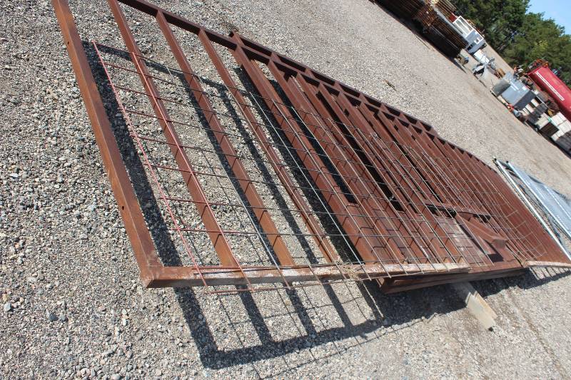 lot 139 image: Lot of (4) Metal Gates