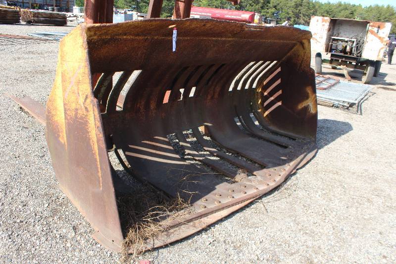 lot 142 image: 980 CAT Rock Sifter Bucket