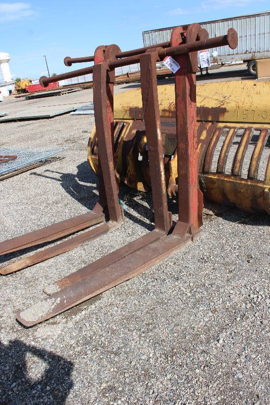 lot 141 image: Loader Forks Attachment