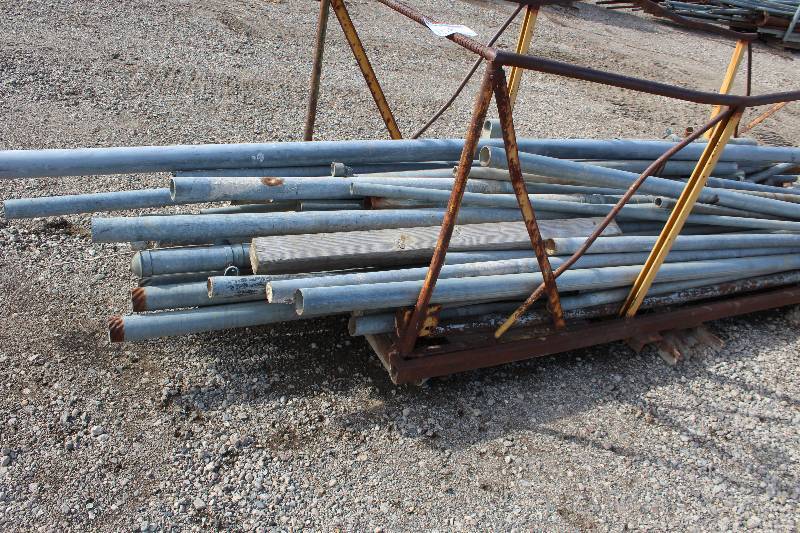 lot 158 image: Chain link Fence w rack