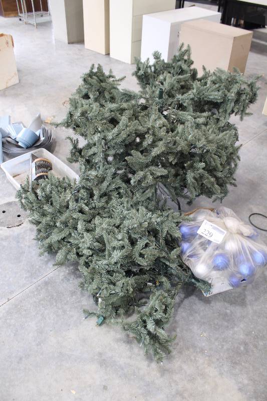 lot 229 image: Christmas Tree, Christmas Decorations