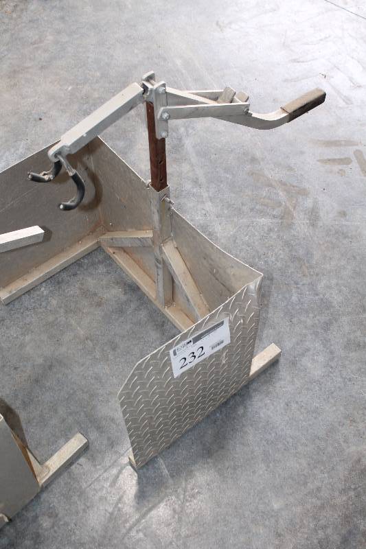 lot 232 image: Snowmobile Lift