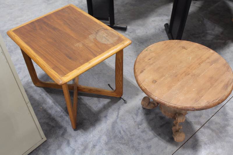 lot 247 image: Lot of (2) Wood End Tables