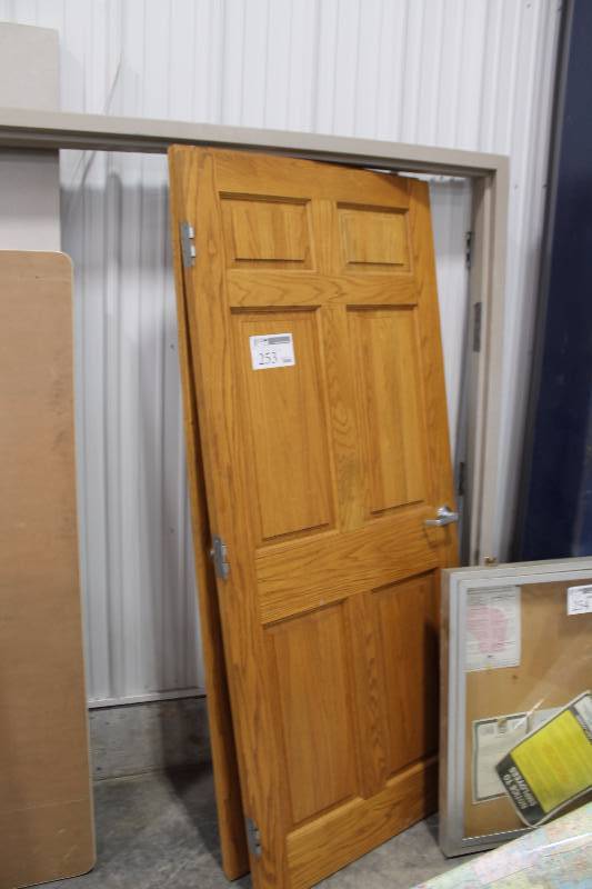 lot 253 image: Commercial Interior Doors w Jams
