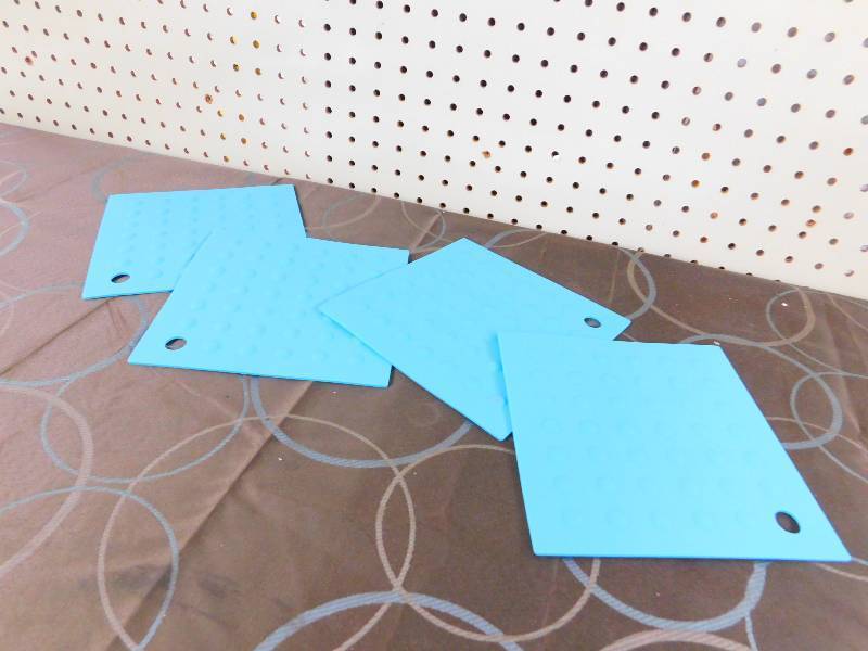 SET OF 4 SILICONE HOT PADS