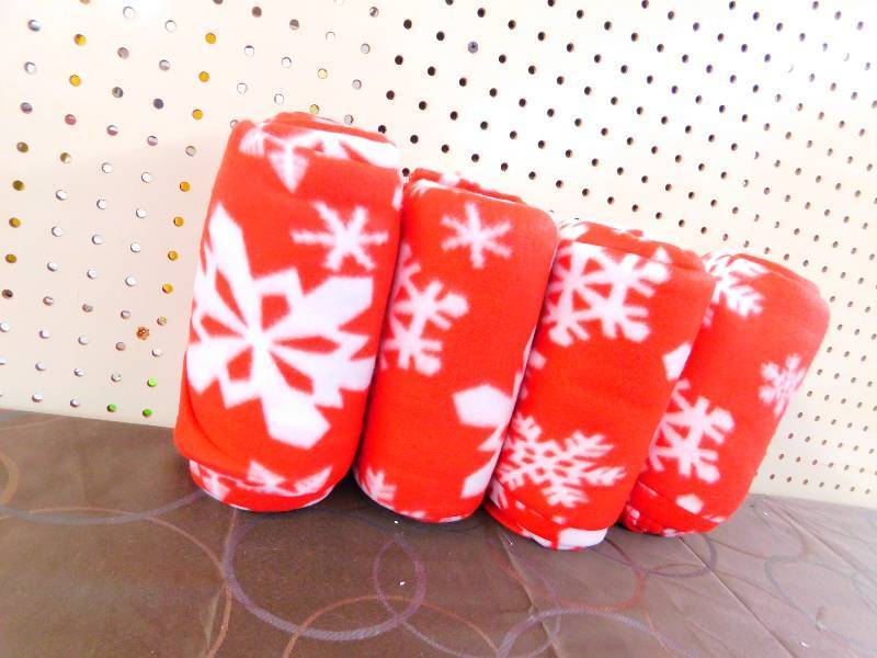 4 FLEECE SNOWFLAKE BLANKETS