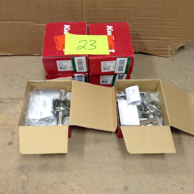 lot 23 image: Never used Kwikset Montreal Square Polished Chrome BedBath Lever