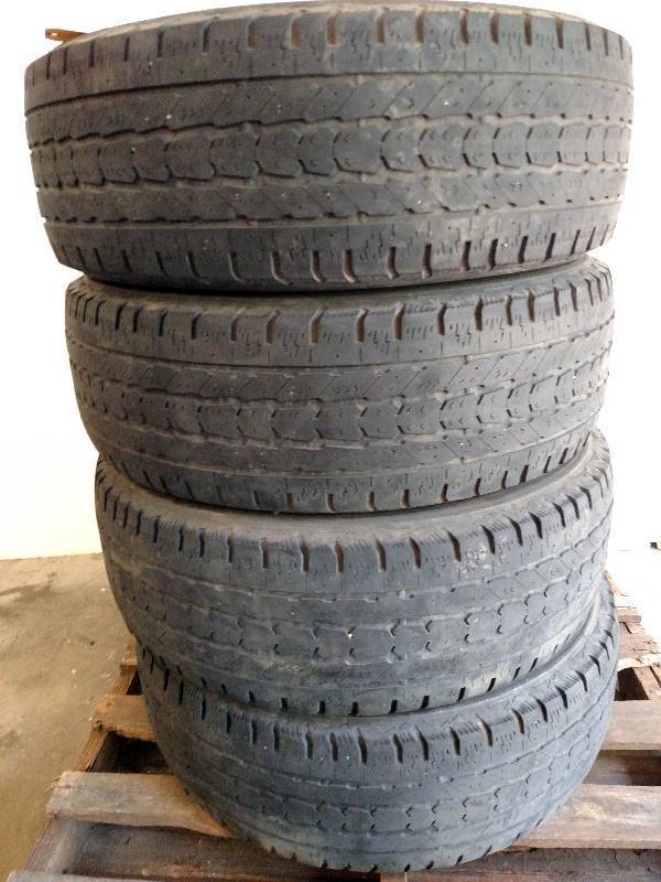 lot 19 image: (4) Firestone Winterforce LT26570R...