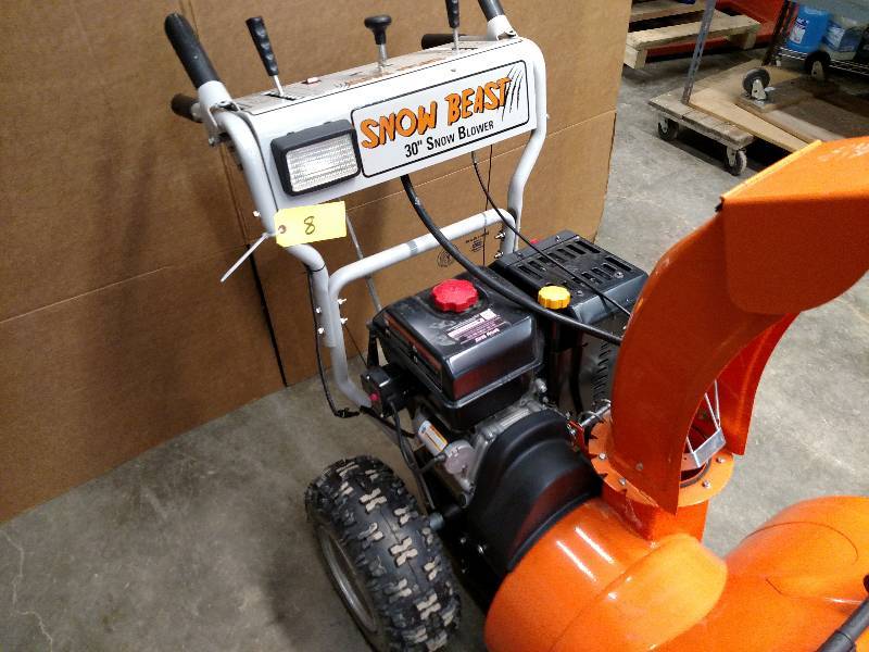 lot 8 image: Snow Beast 30 Snow Blower, 302cc, ...