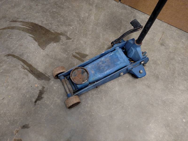 lot 33 image: Floor Jack, Works...