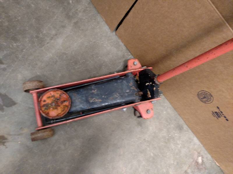 lot 35 image: Floor Jack, Works...