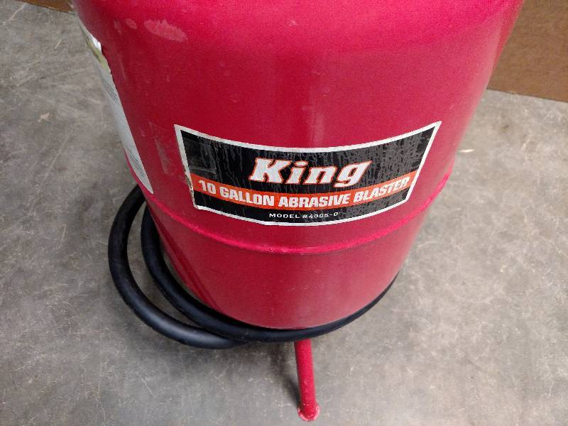 lot 50 image: King 10 Gallon Sand Blaster, New...
